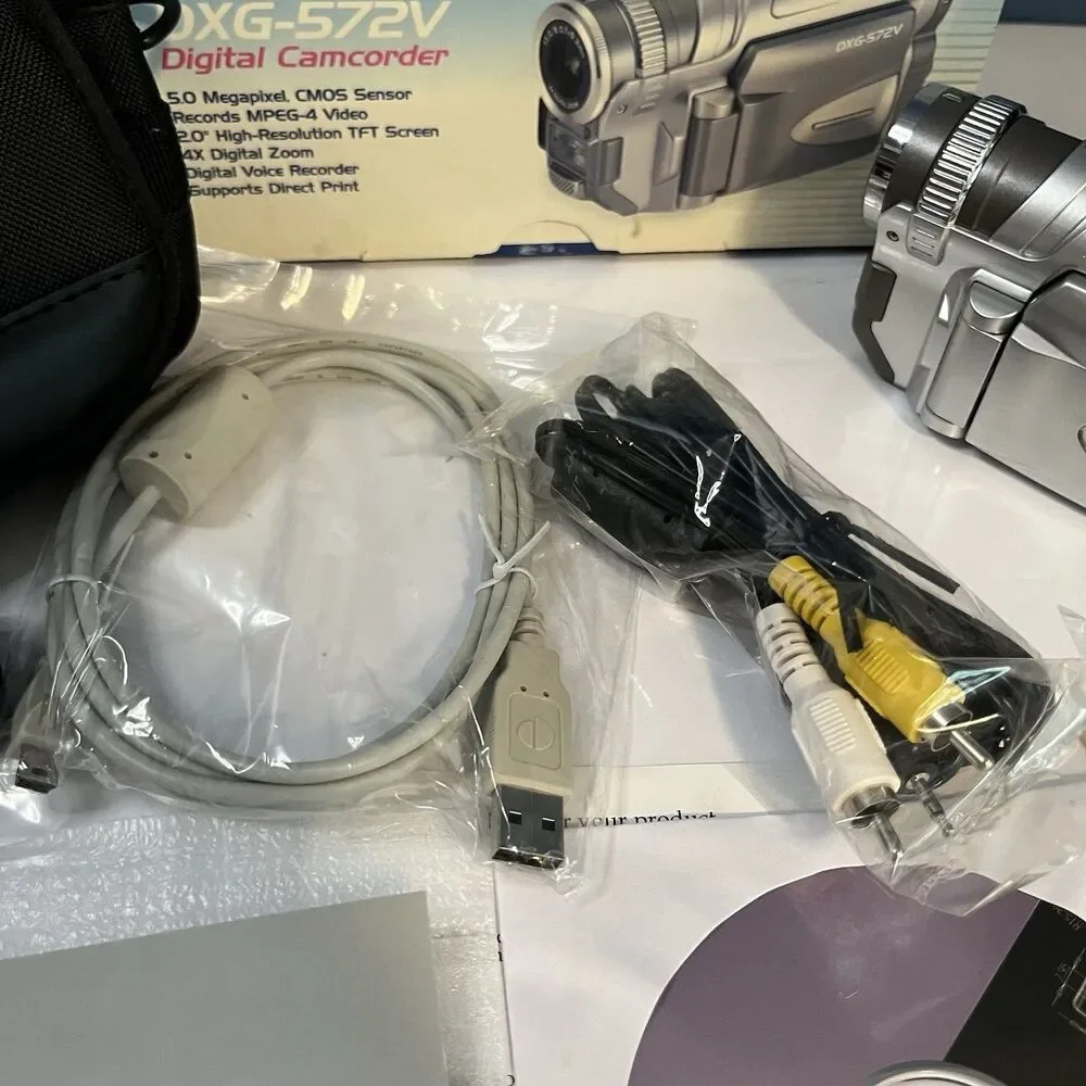 DXG 572V Digital Camcorder/5.0 Megapixel  4x Digital Zoom Open Box